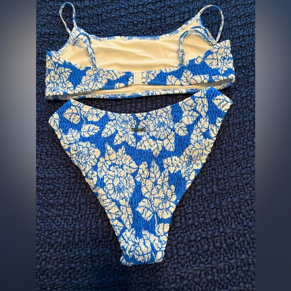 Triangl Blue and White Floral Bikini Set with bag - Picture 2 of 5